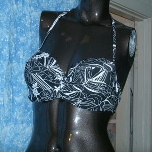 #130 NWOT Black & White Floral Bikini Top